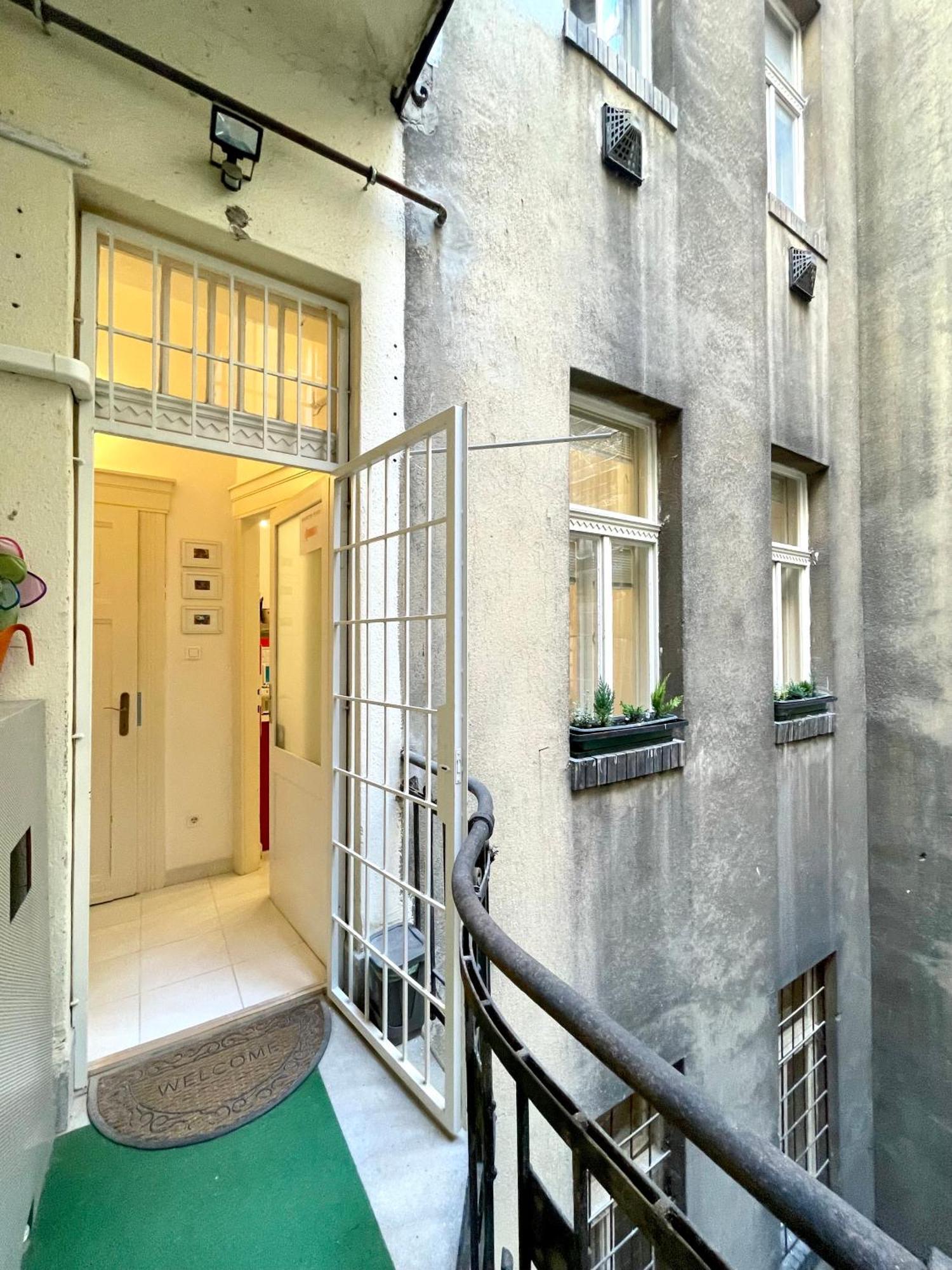 Rainbow Pearl Apartment At St Stephen' S Basilica Budapest Exteriör bild
